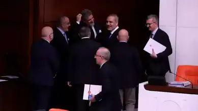 Mecliste Beklenmedik Görüşme: Bakan ile Milletvekili Sohbeti